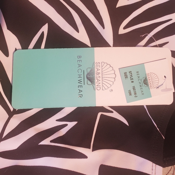 Sea & Sand 1 piece blsck and white swim suit - Picture 4 of 7